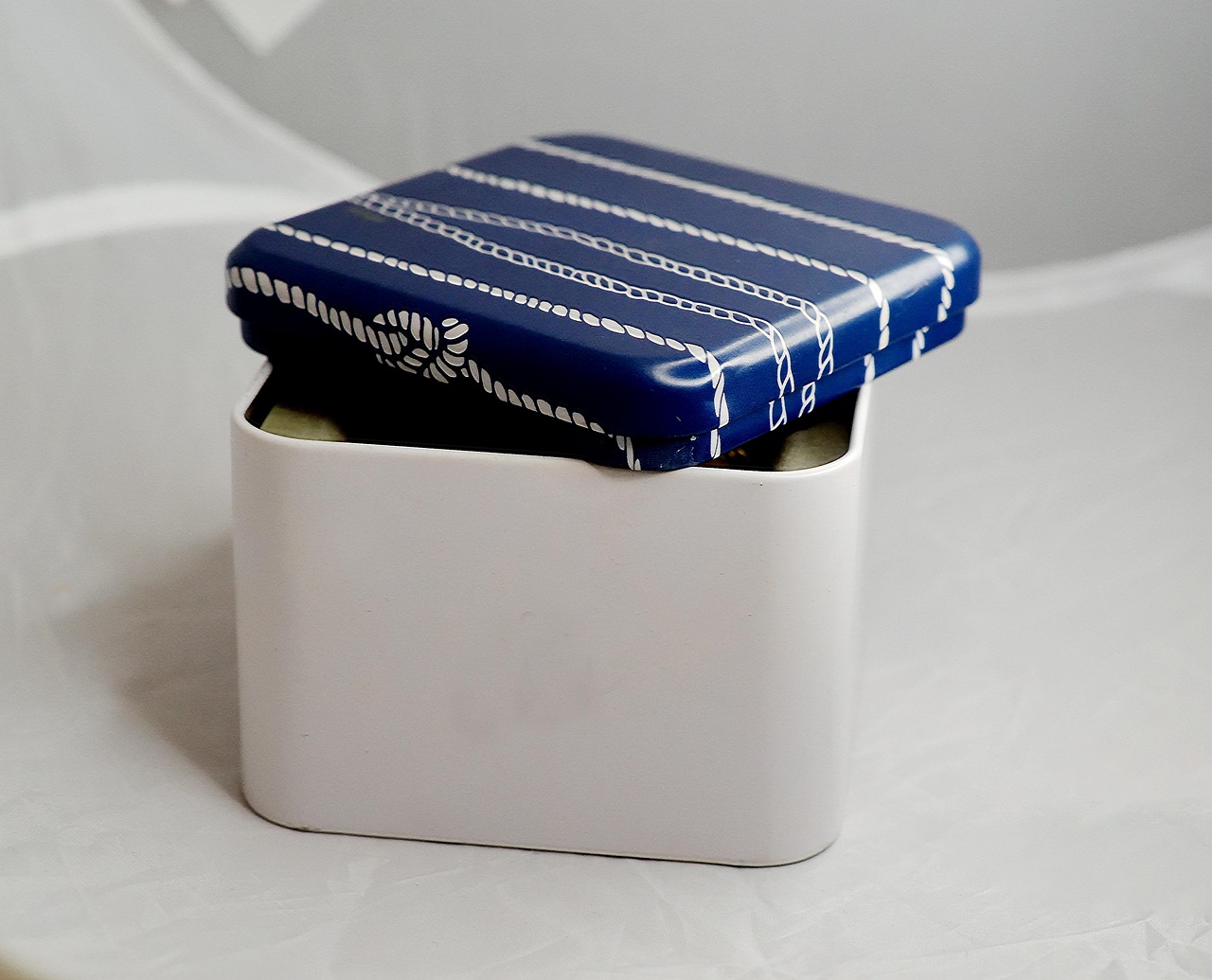 box-7124526_1280